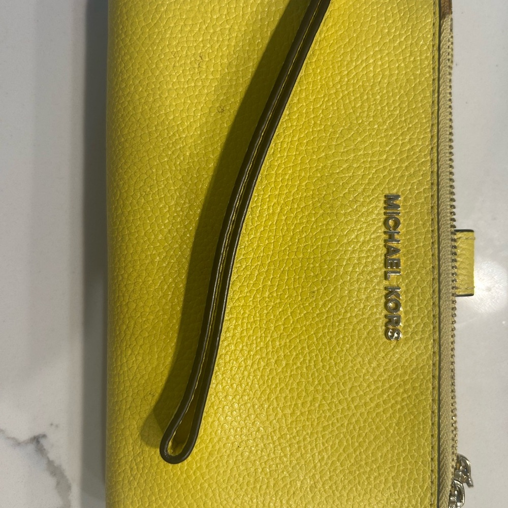 Michael Kors Lemon Wristlet